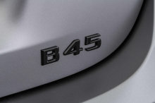 AMG уже достиг максимальных показателей производительности A45 S, особенно со стандартными внутренностями, но Brabus все же удалось выжать дополнительную мощность из 2,0-литрового двигателя с турбонаддувом.