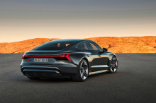 В интервью CNET Roadshow генеральный директор Audi Маркус Дюсманн признал, что Tesla имеет преимущество перед Audi, когда речь идет о запасе хода.