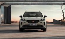 Cupra планирует построить только 7000 единиц Formentor VZ5. Мы можем только надеяться, что Audi или Volkswagen решат привезти нам такой пятицилиндровый внедорожник под другим названием. Цены еще не объявлены, но Formentor с двигателем Golf R начинает