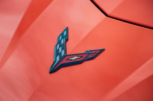 Будем надеяться, что Hypersonic Grey Metallic будет имитировать цвет гоночного автомобиля Corvette C8.R - Dark Silver.