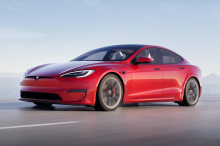 Новая Tesla Model S или любая Tesla, если на то пошло, не оснащены двунаправленной системой для зарядки чего-либо от автомобиля. Неудивительно, что некоторые хакеры Tesla обнаружили альтернативный способ питания некоторых вещей. Владельцы могут подкл