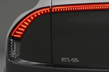 Еще в январе Kia представила девять новых электромобилей, а также поделилась новой номенклатурой для этих электромобилей, которые должны были называться от EV1 до EV9. Несколькими неделями позже Kia заявила, что планирует выпустить 11 новых электромо