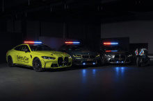 BMW более смело подходил к цветовым решениям, чем раньше, отказавшись от привычного для автоспорта белого цвета. Вместо этого M3 выполнен в цвете Frozen Grey Dark metallic, M4 окрашен в жгучий желтый цвет Sao Paulo Yellow, а M5 CS имеет оттенок Froze