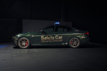 Два ведущих мировых автопроизводителя быстро представили свои новейшие машины безопасности, которые будут использоваться на крупнейших этапах Формулы-1. Сначала был потрясающий автомобиль безопасности Aston Martin Vantage и медицинский автомобиль DBX