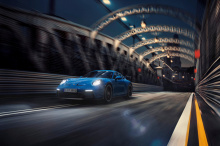 Мы не жалуемся, потому что он выглядит потрясающе, подчеркивая более агрессивный аэродинамический дизайн 911 GT3.
