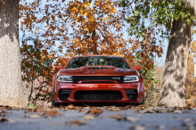 «Реакция покупателей на «Золотую лихорадку» Dodge Challenger превзошла наши ожидания», - сказал Тим Кунискис, главный исполнительный директор бренда Dodge - Stellantis. «Мы придерживаемся этой успешной формулы Dodge, заключающейся в распространении н