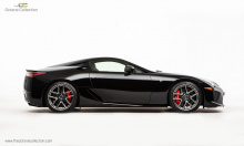 Octane Collection продает этот безупречный Lexus LFA за 549 995 фунтов стерлингов (56,47 млн рублей). Тратить столько денег на Lexus может показаться нелепым, но тот, кто его купит, станет владельцем одного из лучших суперкаров из когда-либо созданны