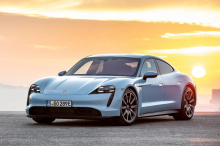 Porsche придерживается агрессивной программы, начиная от разработки зарядной инфраструктуры с материнской компанией Volkswagen Group, покупки увеличенной доли в Rimac и начала использования синтетического топлива к следующему году. Эти вещи требуют о