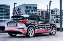 Audi официально является технологическим лидером Volkswagen Group, и эта честь нести такую большую ответственность. Маркус Дюсманн, генеральный директор люксового бренда, не приемлет неудач и пока доволен достигнутым. Мы уже знали о существовании све