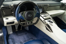 Lexus, похоже, сочетает лучшее из оригинального LFA (его форму, компоновку и двигатель) с лучшими современными технологиями, оснащая его светодиодными фарами, которые соответствуют текущему языку дизайна, хотя последнее не было слишком сложной задаче