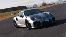 Новый Porsche 911 GT3 RS привлекает все внимание, но это не значит, что вы должны забыть о 911 GT2 RS. В какой-то момент Porsche 911 GT2 RS был королем Нюрбургринга, когда он установил рекордное время круга в 2017 году, прежде чем корону взял Lamborg