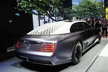 Предполагая, как будут выглядеть лимузины Hongqi в будущем, L-Concept представляет собой седан в стиле купе с крышей типа «фастбэк» и изысканным двухцветным экстерьером.