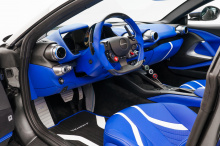 Крышу Stallone GTS можно открывать и закрывать до скорости 45 км/ч за 14 секунд, чтобы водитель получал удовольствие от поездки как можно чаще. Автомобиль содержит аэродинамические компоненты Ferrari, сделанные исключительно из сверхлегкого карбона с