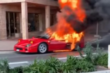 Преемник 280 GTO, F40 проложил путь для будущих флагманских Ferrari, таких как Enzo и LaFerrari. В период с 1987 по 1992 год было построено всего 1315 экземпляров. К сожалению, один из них чуть не погиб в прошлом году после пожара в Монако, а теперь 