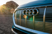 В прошлом месяце Audi удивил практически всех, представив концепт A6 e-tron. Эта концепция, основанная на новой архитектуре Premium Platform Electric (PPE), выглядит относительно близкой к готовой к производству. Audi заявляет, что первый электромоби