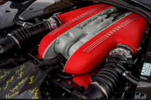 Несколько недель назад Ferrari представил новый хардкорный 812 Competizione. Competizione с 819 лошадиными силами и 718 Нм крутящего момента оснащен самым мощным двигателем V12, когда-либо установленным на дорожных автомобилях Ferrari, по сравнению с
