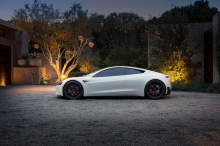 Несмотря на многочисленные задержки, Tesla Roadster второго поколения все еще очень популярна. Она не занимает первое место в списке приоритетов Илона Маска, потому что это нишевая модель с высокой ценой. Обеспечение продолжения производства Tesla Mo