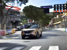 «Проезд Ariya на улицам Монако - отличный способ увидеть возможности нашей технологии e-4ORCE», - сказал Арно Шарпантье, вице-президент Nissan по продуктам и стратегии в Европе. «Ariya - это воплощение инноваций Nissan в области электромобильности, и