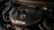 Ожидается, что CX-50 будет оснащаться 3,0-литровыми рядными шестицилиндровыми бензиновыми или дизельными двигателями, возможно, с турбонаддувом, а также гибридным подключаемым модулем с четырьмя цилиндрами.