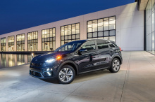 Абсолютно новый Kia EV6 - не первая в истории автопроизводителя чисто аккумуляторно-электрическая модель, хотя это первая модель, в которой используется специальная платформа для электромобилей. Были также полностью электрифицированные версии Soul и 