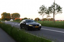 Официально BMW утверждает, что M5 CS разгонится до 100 км/ч за 2,9 секунды до максимальной скорости 305 км/ч. Чтобы проверить, верны ли эти утверждения, M5 CS был выпущен на немецкий автобан, перед которым был проведен быстрый тест на ускорение.