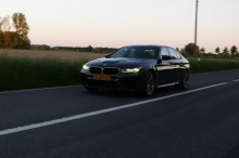 BMW M5 CS может выглядеть как относительно цивилизованный четырехдверный седан, но BMW создал абсолютное животное. Благодаря 4,4-литровому V8 с двойным турбонаддувом, развивающему 627 л.с. и 749 Нм крутящего момента, M5 CS является самым мощным серий