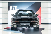 Toyota полностью понимает это и признала, что некоторые владельцы, особенно те, кто водит и обслуживает спортивные автомобили, хотят, чтобы запчасти были заменены OEM, вместо того, чтобы ехать на разборку или к поставщикам послепродажного обслуживани