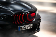 Как и X5 (а также X3, X4, X6 и X7), он построен на огромном производственном предприятии BMW в Спартанбурге, Южная Каролина. Производство по цене 6,13 млн рублей планируется начать в сентябре этого года и завершить в декабре. BMW не сообщил, когда ди
