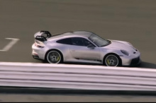 Прежде всего, напомним, почему Porsche 911 GT3 занял 1a или 1b в нашем списке автомобилей «если бы я выиграл в лотерею», помимо того факта, что компания заявила, что это у него «самая близкая связь с гоночными автомобилями 911 из всех GT3». Мощность 