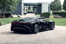 В дополнение к самому La Voiture Noire, компания также создала специальную серию Jean Bugatti Veyron, которая отдала дань уважения The Black Car. Это издание было основано на Veyron Grand Sport Vitesse и включало уникальные внутренние и внешние решен