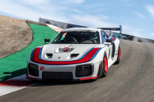 Матиас Шольц, директор GT Racing Cars, объясняет, что партнерство Manthey привело к множеству побед в автоспорте, и говорит, что «911 GT2 RS Clubsport 25 извлекает выгоду из опыта гонок, накопленного Manthey и Porsche Motorsport по всему миру. Это го