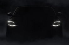 В преддверии своего дебюта Nissan опубликовал в Instagram три новых тизер-видео, в которых 400Z сжигает резину. Каждое видео начинается с фотографии, на которой «моргнешь - и ты пропустишь», на которой показан участок профиля, скрытый облаком дыма от