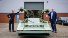 Теперь сын бывшего главы Aston Martin выследил его, и благодаря богатому фанату американского Bulldog он был куплен и в данный момент восстанавливается специалистами по классическим автомобилям в Шропшире.