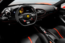 Прошлогодний Omologata был основан на 812 Superfast с уникальным дизайном, вдохновленным классическими гонщиками Ferrari GT, в то время как гоночный автомобиль P80/C только для трека был основан на гоночном автомобиле 488 GT3. Подразделение специальн