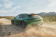 В последнее время было много разговоров о том, что Porsche работает над новым вариантом Taycan, и компания недавно показала что-то новое, что появится на автосалоне IAA в Мюнхене в следующем месяце, но даже с текущим предложением у Taycan был невероя