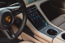 В конце 2019 года Audi объявила, что хочет удалить все кнопки на приборной панели, после успеха, по общему признанию, блестящей Virtual Cockpit и информационно-развлекательной системы MMI Touch Response.