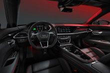 По словам Максимилиана Навки, дизайнера по интерьерам Audi, «когда смотришь в будущее, всегда нужно оглядываться назад, перепроверить или просто найти то, что было действительно хорошим в прошлом». А факт такой: кнопки работают. Они существовали деся