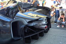 Bugatti недавно подтвердил, что Bolide поступит в производство, но мы сомневаемся, что он будет звучать так же хорошо, как Pagani Huayra R, самый экстремальный Huayra из когда-либо созданных. Уникальный концепт Bolide оснащен 8,0-литровым четырехцили