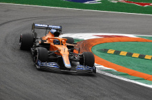 После пятничной квалификации дела у McLaren складывались не лучшим образом. Первым квалифицировался Валтерри Боттас, за ним - Льюис Хэмилтон. Mercedes по существу заблокировал первый ряд субботней спринтерской гонки, которая определит стартовую решет