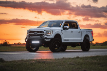 Hennessey сделает всего 100 экземпляров F-150 Venom, которые разгонятся до 100 км/ч за 3,9 секунды и преодолеют четверть мили за 12 секунд при скорости 188 км/ч. На него также распространяется трехлетняя гарантия на 60 000 км. Он должен стоить около 