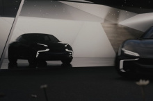 На выставке China International Expo (CIIE) 2021 в Шанхае Apollo представил концепт электрического седана с аккумулятором, известный как EVision S. Он выглядит как более спортивная и даже более роскошная альтернатива Audi e-tron GT и Porsche Taycan.