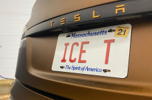 Автомобильный мир становится электрическим, нравится вам это или нет, но благодаря таким производителям, как Tesla с его невероятно быстрой Model S и Rimac с баллистической Nevera, любители скорости могут спокойно спать, зная, что даже без больших бл