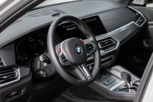 Чтобы добиться такого безумного прироста мощности, G-Power устанавливает более крупные турбокомпрессоры, в то время как G63 оснащен выхлопной системой GP-Deeptone с регулируемыми клапанами для более глубокого и интуитивного саундтрека. G-Power не опу