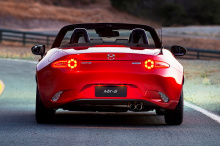 MX-5 продолжит работу с 2,0-литровым атмосферным четырехцилиндровым двигателем Skyactiv-G, мощностью 181 л.с. при 7000 об/мин и 204 Нм крутящего момента при 4000 об/мин. Mazda заявляет, что MX-5 будет «в первую очередь предлагаться с шестиступенчатой