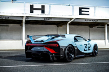 Среди бесчисленных побед Луи Широна была его легендарная победа на Гран-при Франции в 1931 году на Bugatti Type 51 с номером «32». Новый проект был украшен тем же номером, нарисованным полностью вручную, а также были созданы два новых цвета кузова, ч