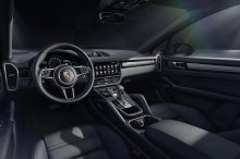 Стандартное оборудование включает в себя эксклюзивные 21-дюймовые диски RS Spyder Design, окрашенные в цвет Satin Platinum, спортивные выхлопные трубы черного цвета и отделку окон глянцево-черного цвета. Предлагается несколько цветов кузова, каждый и