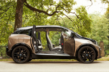 В беседе с Autocar неназванный представитель BMW подтвердил, что последняя модель i3 будет собрана на заводе в Лейпциге в июле этого года. Это решение было принято в связи с прибытием Mini Countryman третьего поколения, сборка которого будет осуществ