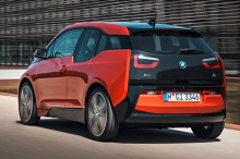 Несмотря на то, что BMW i3 уже почти десять лет, он по-прежнему выглядит как автомобиль, который путешествовал во времени из будущего. Но даже несмотря на то, что он все еще выглядит относительно свежим, баварцы решают прекратить его производство в б