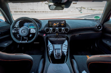 AMG GT Black Series официально дебютировал в июне 2020 года. Это была первая модель Mercedes, получившая обозначение Black Series за шесть лет, и она заслужила это название. Мощность исходит от знакомого нам 4,0-литрового двигателя V8 с двойным турбо