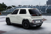 Теперь Hyundai представил предложение для владельцев малого бизнеса и водителей-экспедиторов. Как и обычный Casper, фургон сохраняет причудливый, но привлекательный стиль, который делает его таким забавным. Но вместо задних сидений коммерческий Caspe